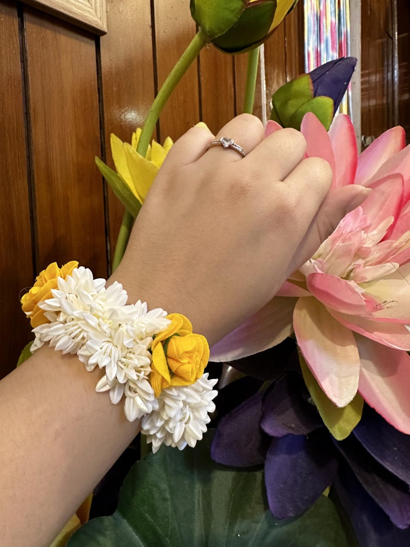 AnNafi Mogra White Gajra Flower Rubber Band for Hair and Hand Accessories, Indian Bridal Style, 1 Count (Yellow) - Image 3